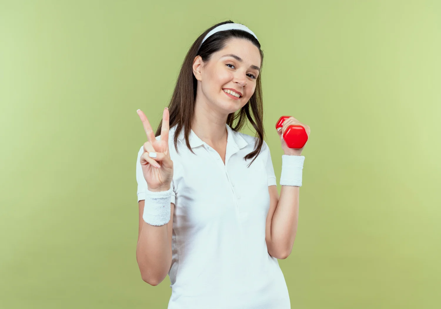 Doctora sosteniendo pesas